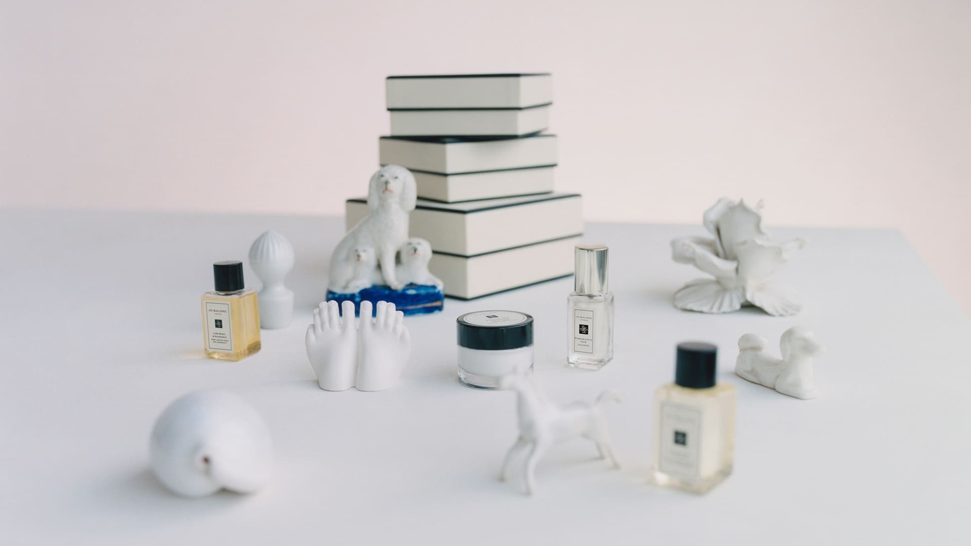 Receive 2 complimentary deluxe miniatures worth 200 SAR on all orders over 660 SAR 